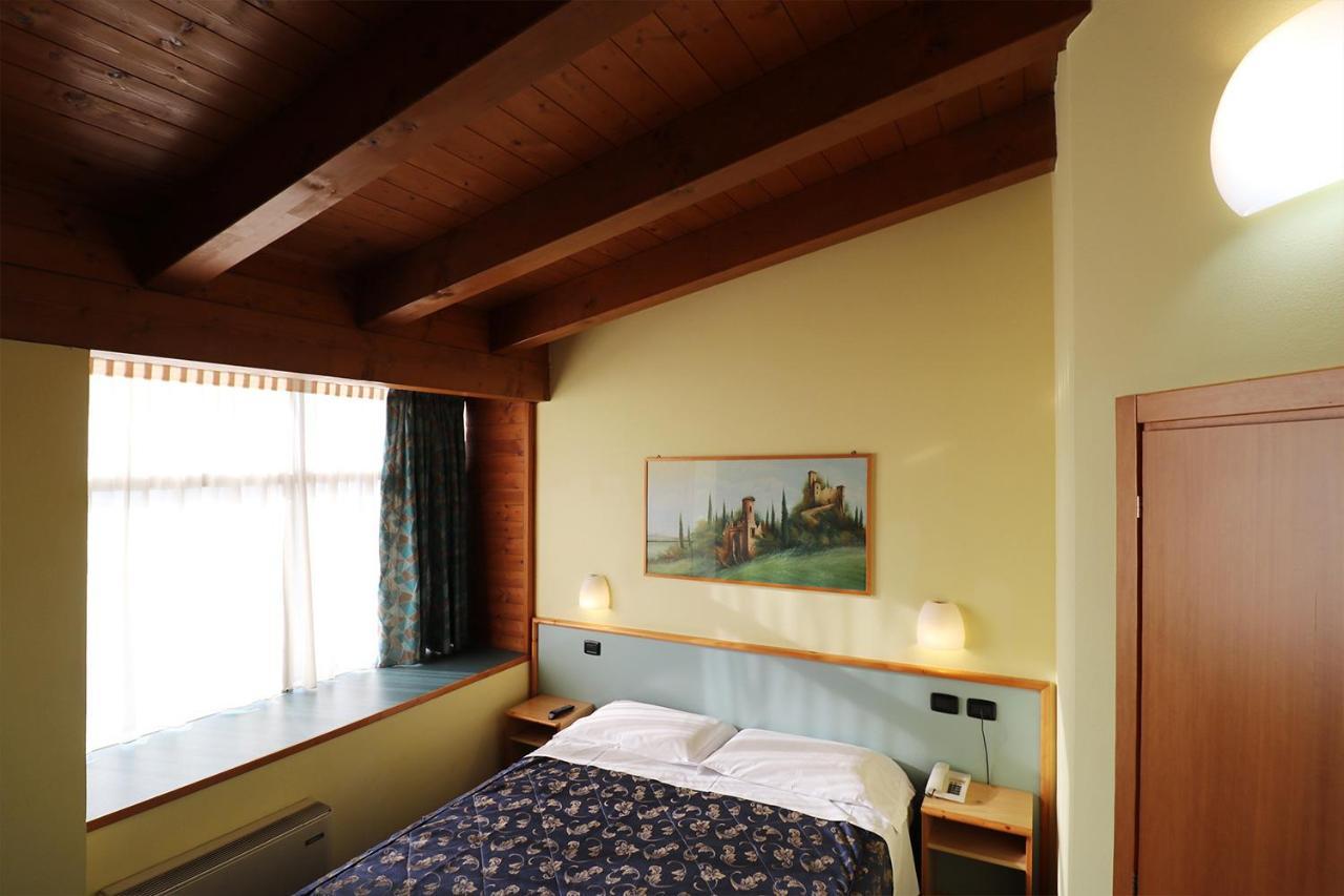 Hotel Sabo' คาสเตล มักจิโอเร ภายนอก รูปภาพ